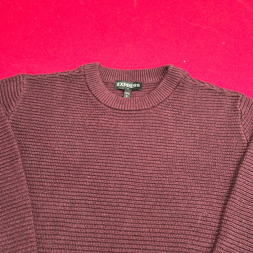 VGUC men’s burgundy sweater